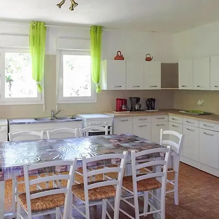 Holiday home 4 Bedroom Pet Friendly In La Romaine
