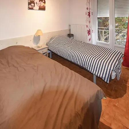 4 Bedroom Pet Friendly In La Romaine Holiday home *
