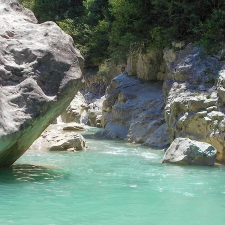 4 Bedroom Pet Friendly In La Romaine Holiday home Vaison-la-Romaine